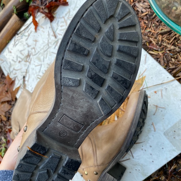 Brown leather boots - Picture 5 of 11